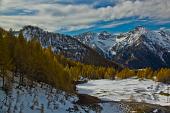 Salita da Foppolo al Corno Stella con la neve d'ottobre in quota ed i colori autunnali in basso il 31 ottobre 2010 - FOTOGALLERY